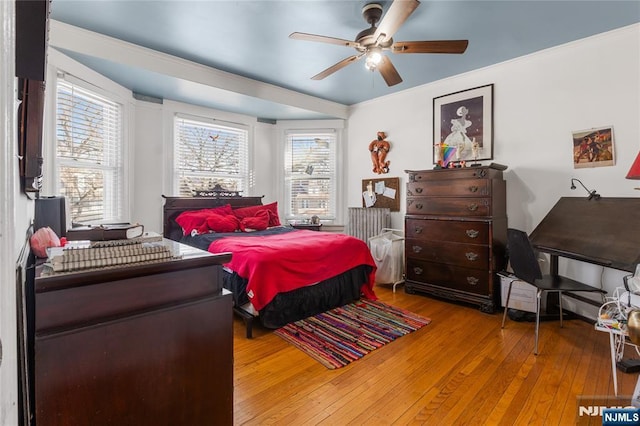 bedroom with light wood-style flooring and ceiling fan