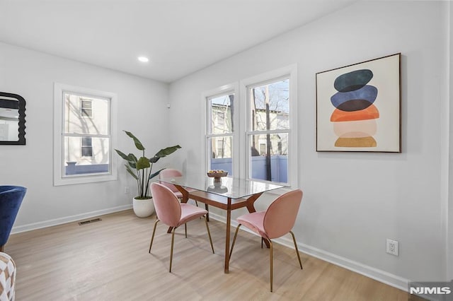 dining room with light wood-type flooring, baseboards, visible vents, and recessed lighting