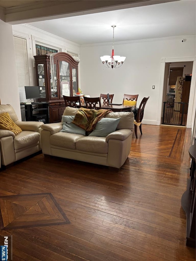 living room featuring a chandelier, parquet floors, ornamental molding, and baseboards