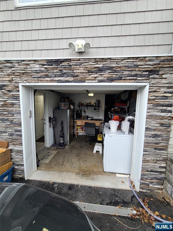 garage with washer / clothes dryer