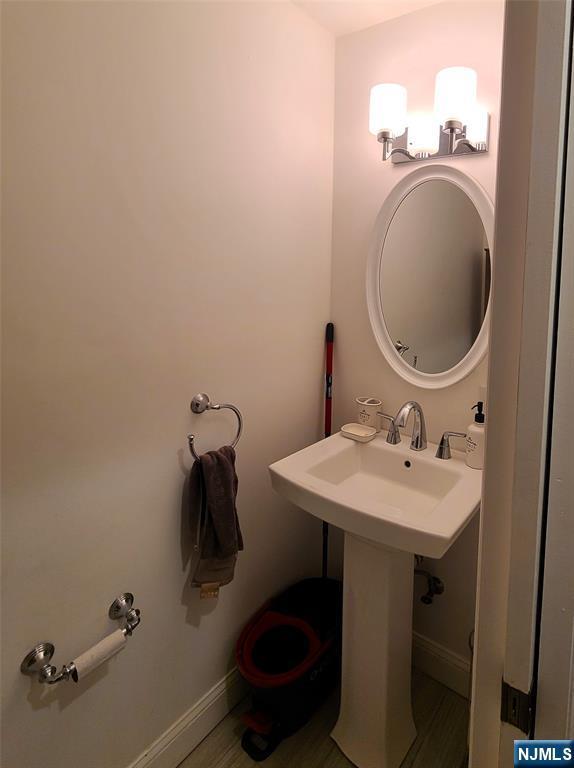 bathroom with baseboards