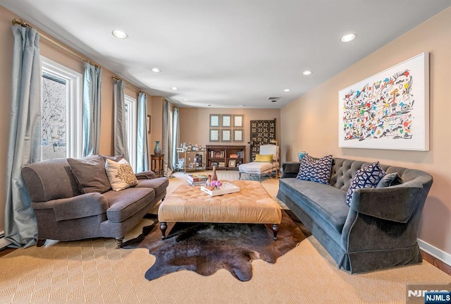 living room featuring recessed lighting, visible vents, and baseboards