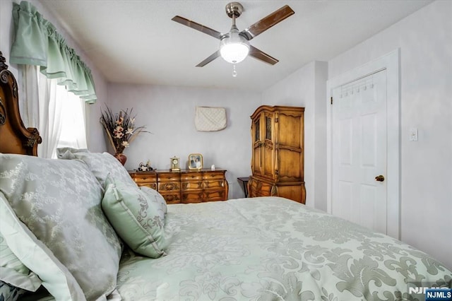 bedroom with ceiling fan