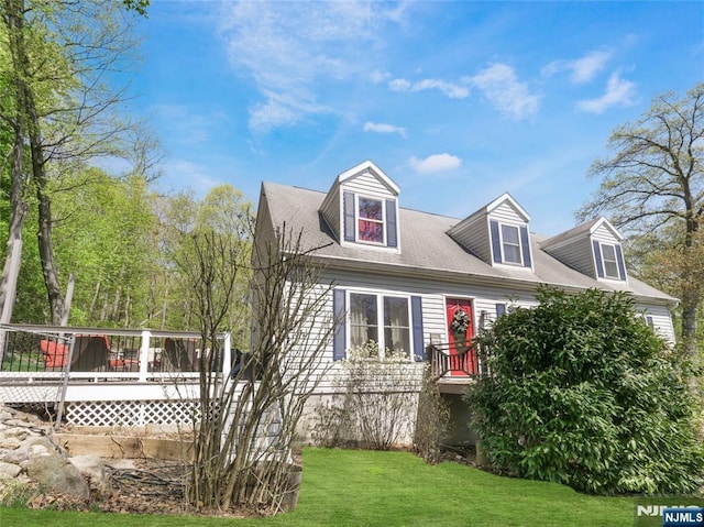 view of front of house with a front yard