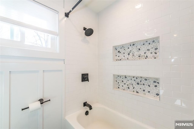 full bathroom featuring washtub / shower combination