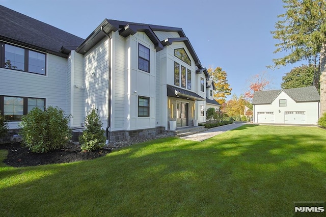 back of house featuring a lawn