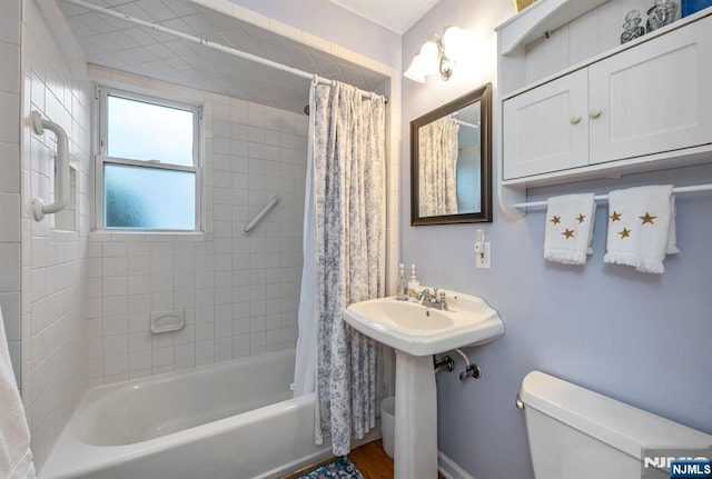 full bath with shower / tub combo and toilet