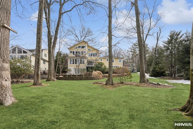 view of yard with a balcony