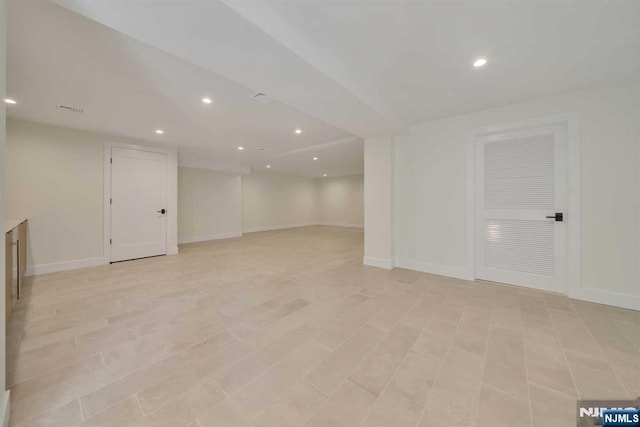 empty room featuring recessed lighting, visible vents, and baseboards