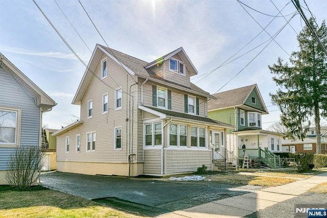 american foursquare style home featuring entry steps