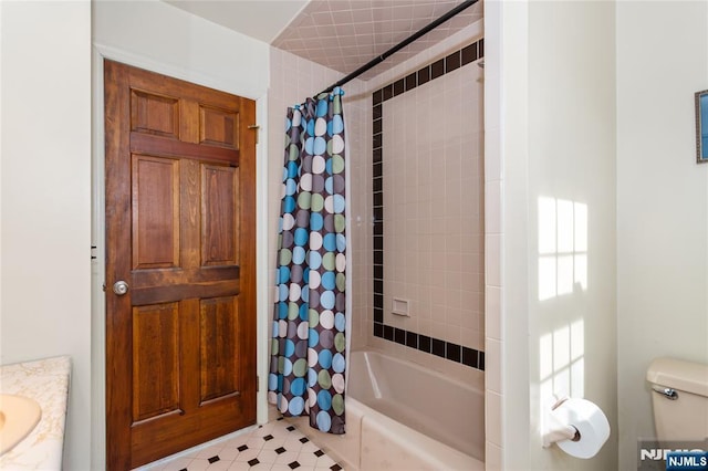 full bathroom featuring toilet, shower / bath combo, and vanity