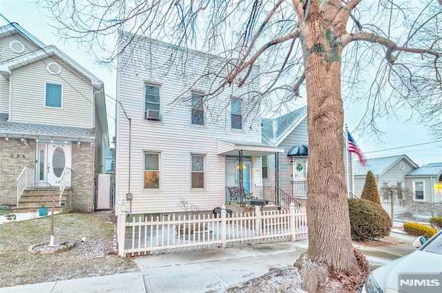 view of front of house with a fenced front yard