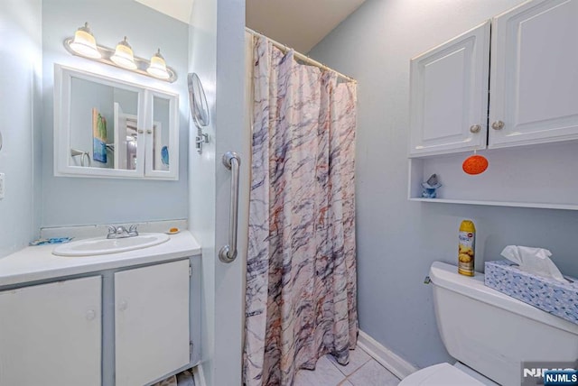 bathroom featuring tile patterned flooring, toilet, vanity, baseboards, and a shower with curtain