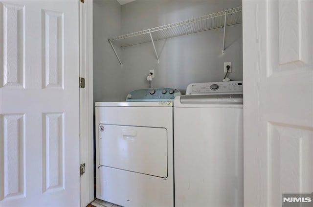 washroom featuring laundry area and washing machine and dryer