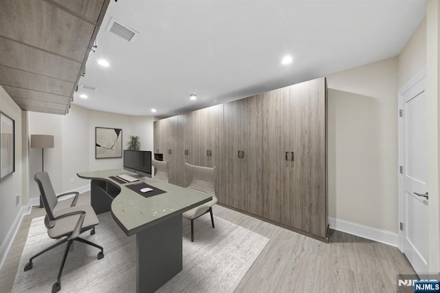 office featuring visible vents, recessed lighting, light wood-style flooring, and baseboards