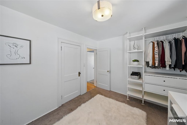 spacious closet featuring carpet