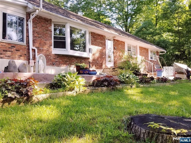 view of front of property with brick siding and a front lawn