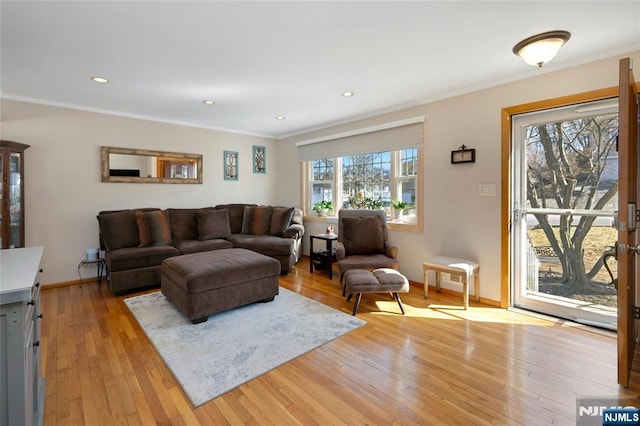 living area featuring light wood-style flooring, baseboards, crown molding, and recessed lighting