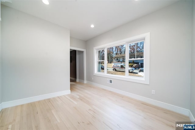 unfurnished room featuring visible vents, recessed lighting, light wood-style flooring, and baseboards