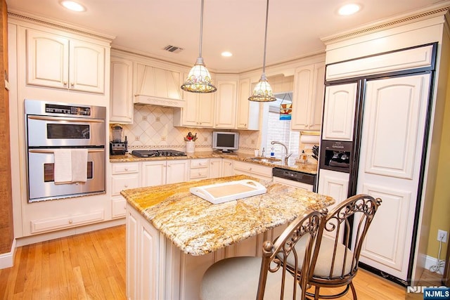 kitchen with gas cooktop, stainless steel double oven, a sink, dishwasher, and light wood-type flooring