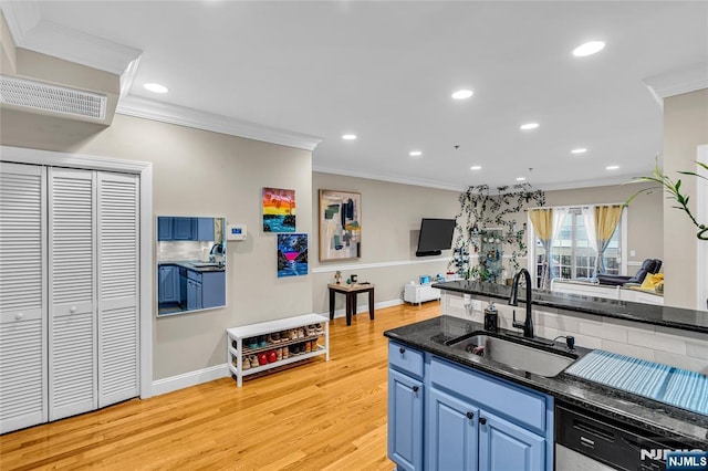 kitchen with blue cabinets, a sink, visible vents, light wood-type flooring, and dishwasher