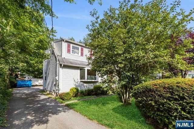 view of front of property with a front lawn and aphalt driveway