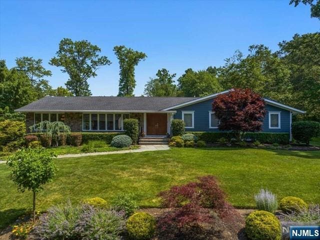 ranch-style house with a front yard