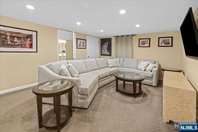 carpeted living room featuring recessed lighting and baseboards