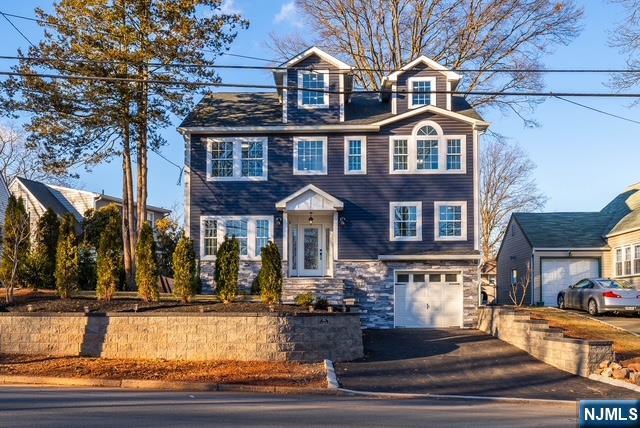 view of front of home featuring a garage and driveway