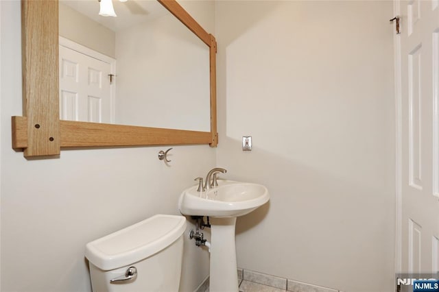 bathroom featuring a sink and toilet