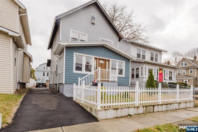 view of front of property with a fenced front yard and a residential view