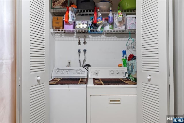 washroom featuring laundry area and washing machine and dryer