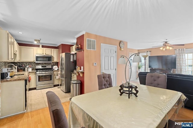 dining space with visible vents, light wood-style flooring, ceiling fan, crown molding, and recessed lighting