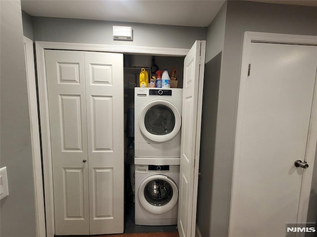 washroom with laundry area and stacked washer / drying machine