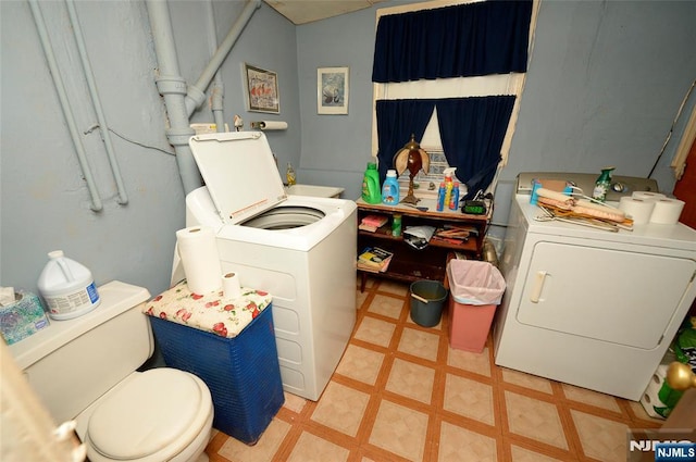 washroom with laundry area, light floors, and independent washer and dryer