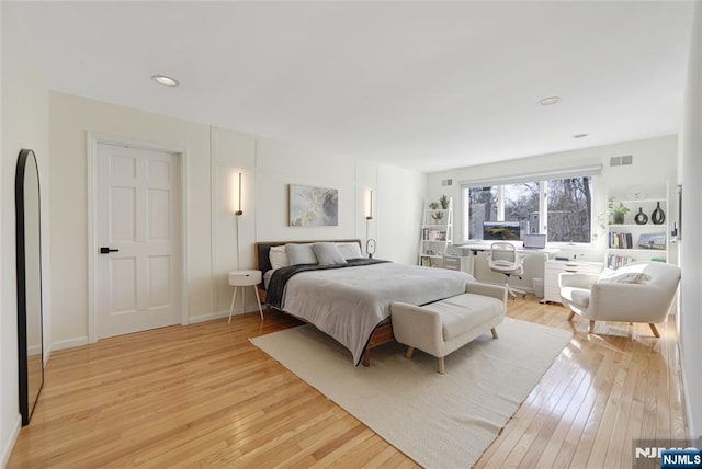 bedroom featuring light wood-style floors, recessed lighting, and visible vents