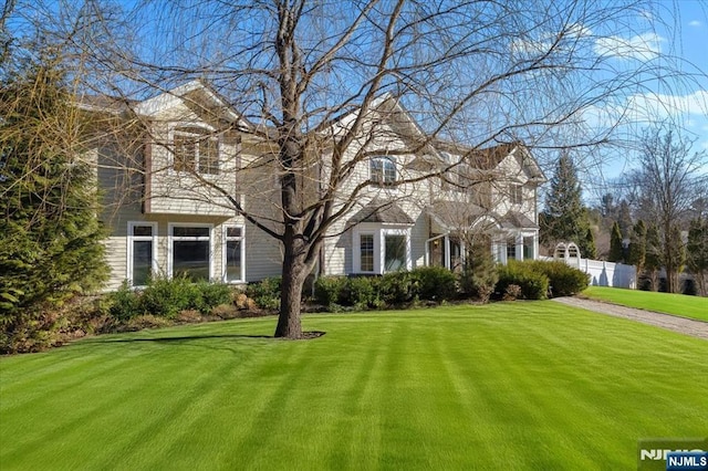 view of front of home with a front lawn