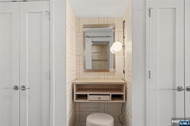 bathroom featuring decorative backsplash