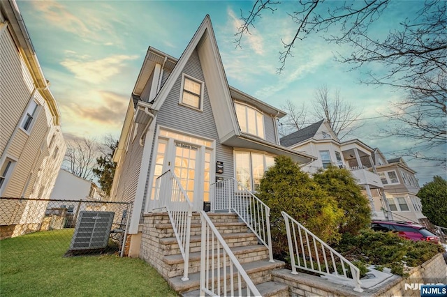 137 Baldwin St, Bloomfield, NJ 07003 - view of front facade with fence and a front lawn
