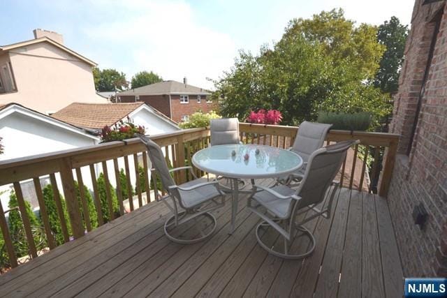 deck featuring outdoor dining space