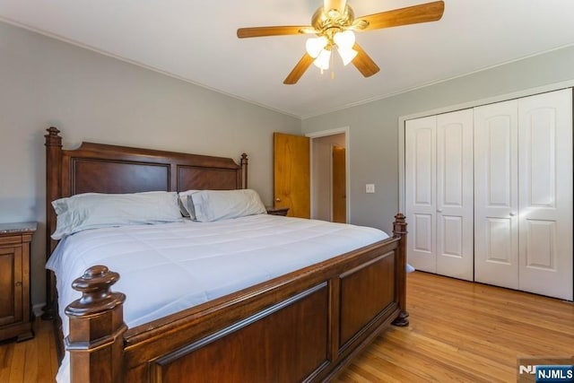 bedroom featuring light wood-style floors, a closet, and ceiling fan