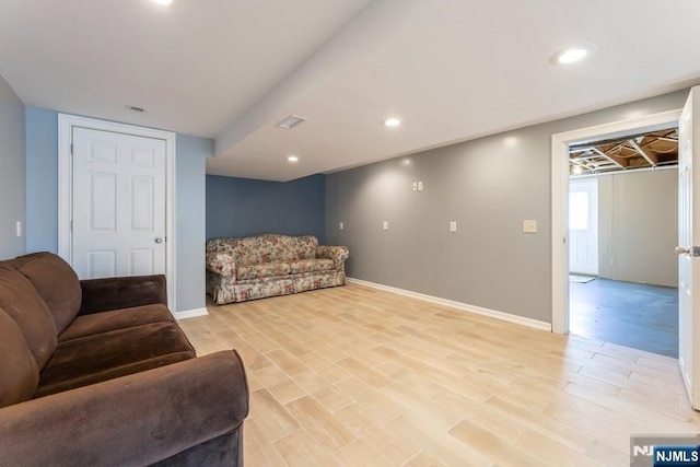 living area with visible vents, recessed lighting, light wood-style flooring, and baseboards