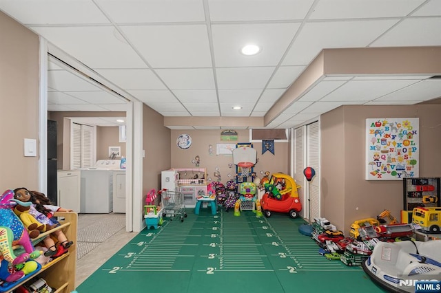 recreation room with washing machine and clothes dryer and recessed lighting