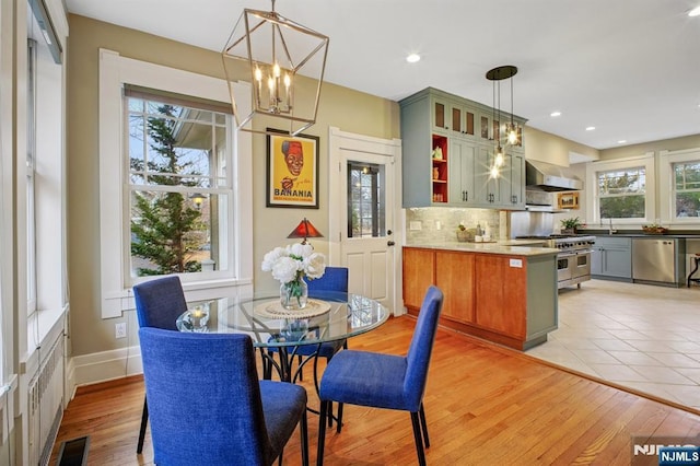 dining room featuring a chandelier, light wood-type flooring, visible vents, and recessed lighting