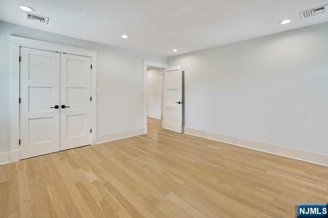 unfurnished bedroom with light wood finished floors, baseboards, visible vents, and recessed lighting