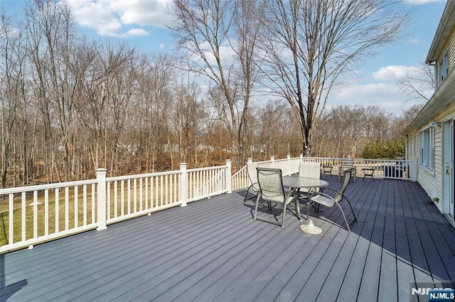 deck with outdoor dining space