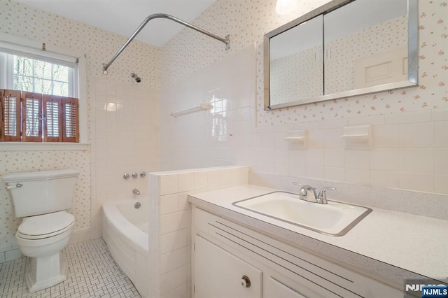 full bath featuring toilet, bathing tub / shower combination, tile walls, tile patterned floors, and wallpapered walls