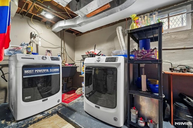 washroom with heating unit, laundry area, and washer and clothes dryer