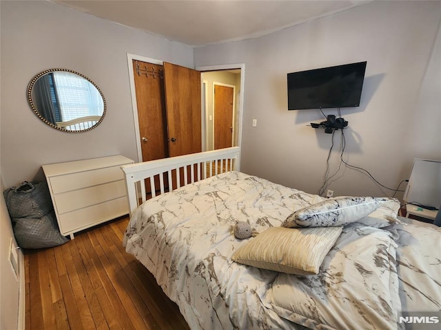 bedroom featuring dark wood-style floors and a closet