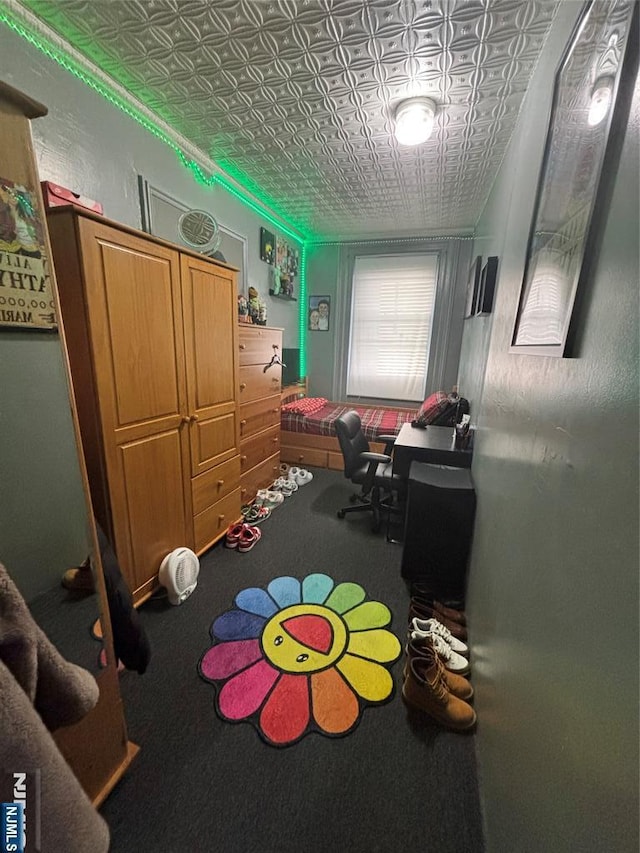 bedroom featuring an ornate ceiling and carpet